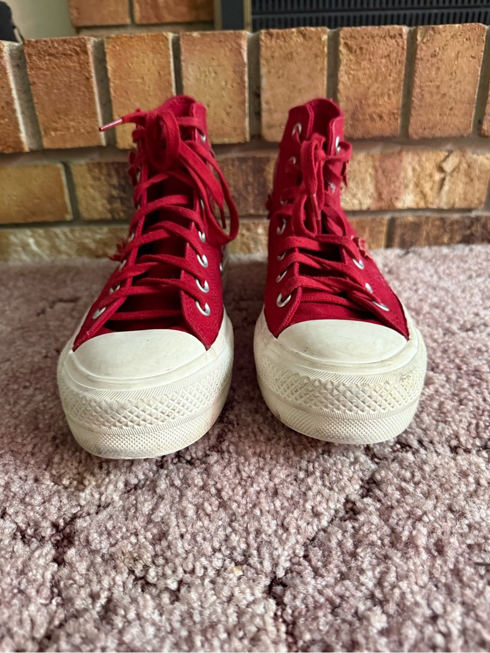 {Converse}-Size: 7.5-Red High-Top Canvas Sneakers with Platform Sole - Picture 3 of 7